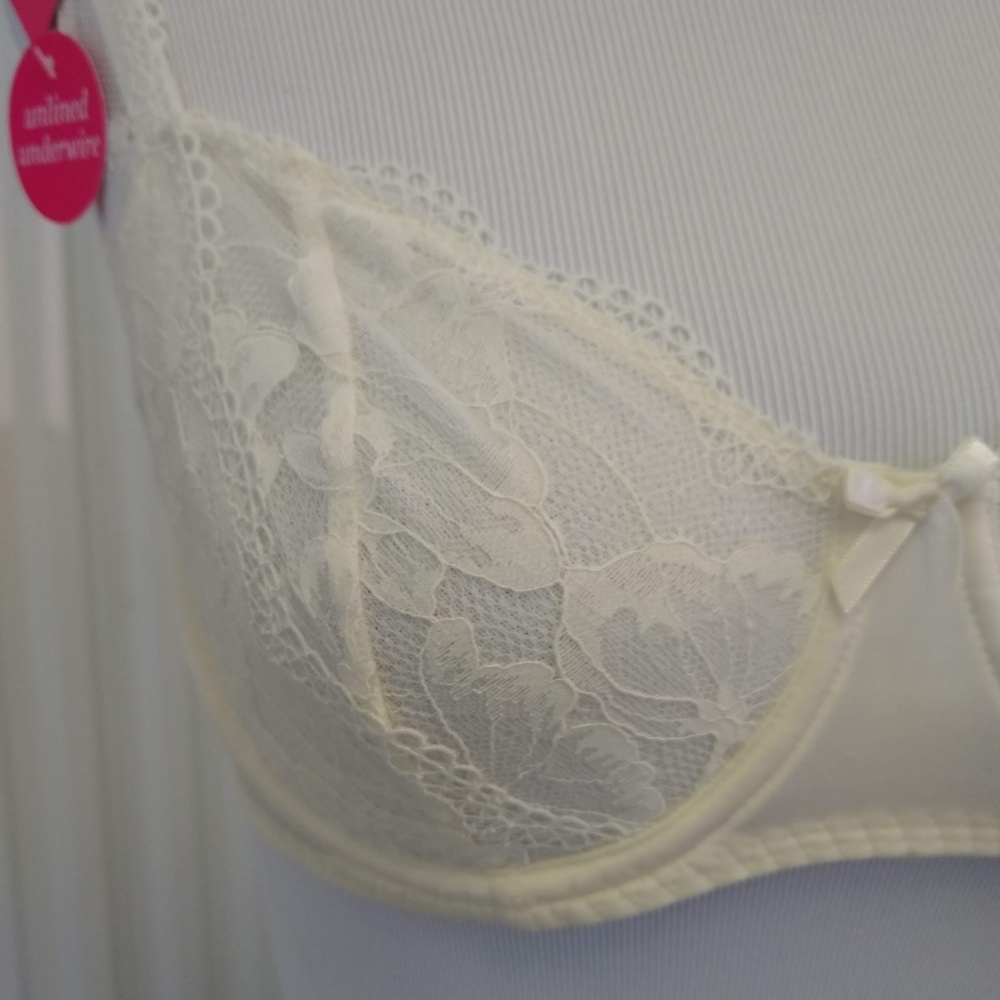 NWT Luxurious White Lace Bra Lingerie - Picture 3 of 8